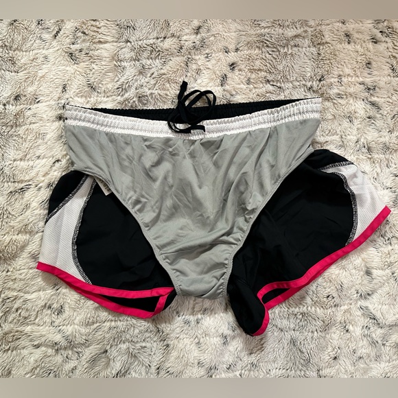 Classic Nike Dri-Fit Running Shorts - Picture 5 of 5